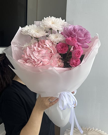 Розовое очарование с гортензией и ранункулюсами with delivery to Astana