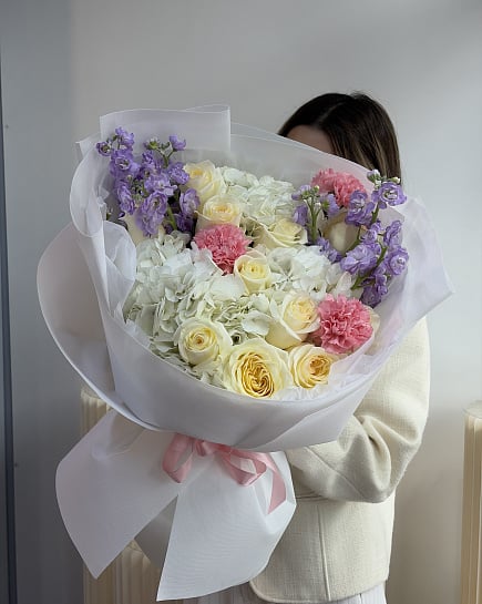 Пастельная гармония с гортензией и дельфиниумом with delivery to Astana