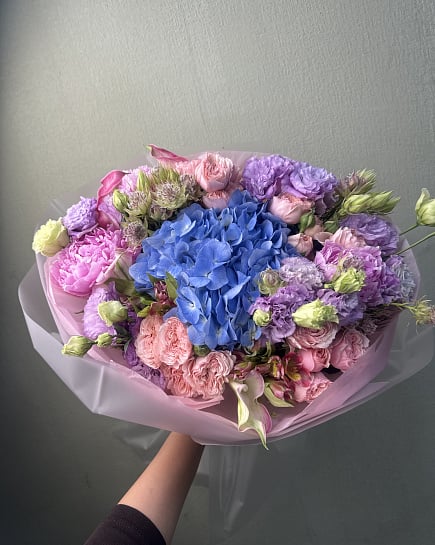 Синяя гортензия и пионовидные розы with delivery to Astana