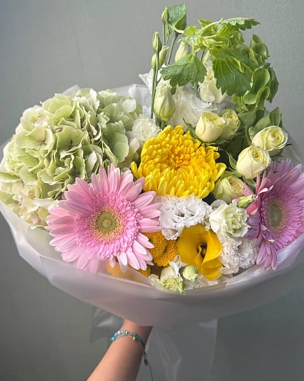 Букет из розовых и желтых цветов with delivery to Astana