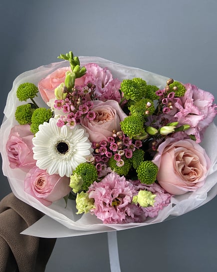 Нежный букет из пионовидных роз и гербер с доставкой по Астане