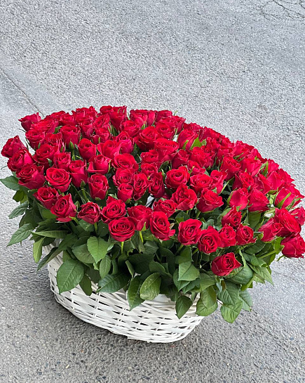 101 красная роза в корзине  с доставкой по Алматы