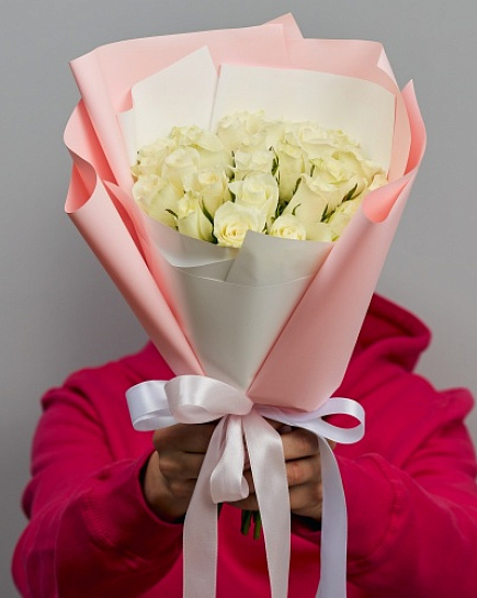 Bouquet of 25 Kenyan roses flowers delivered to Astana