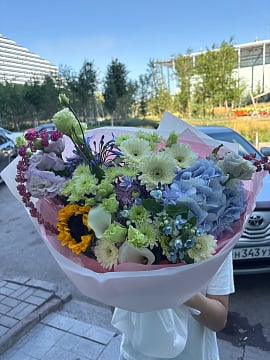 Яркий микс с подсолнухом и гортензией