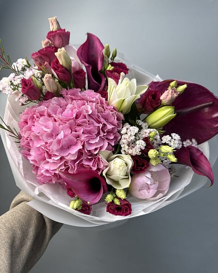 Пурпурный акцент с гортензией и каллами с доставкой по Астане