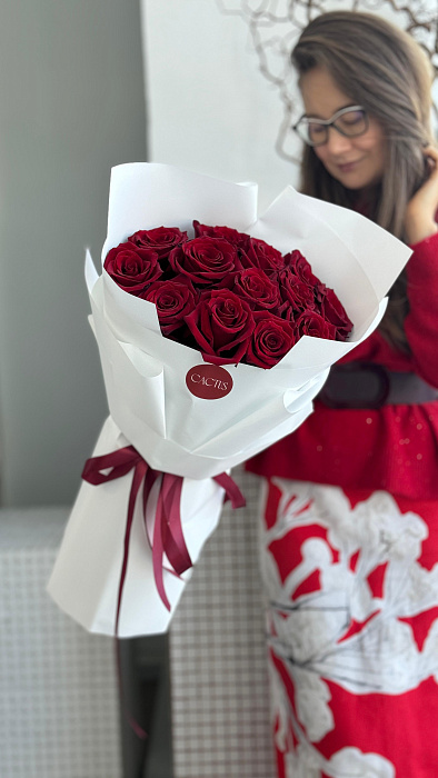 Моно букет из красных роз RED (13 шт)