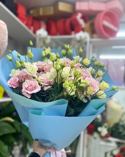 Нежный букет из роз и эустомы с доставкой по Астане