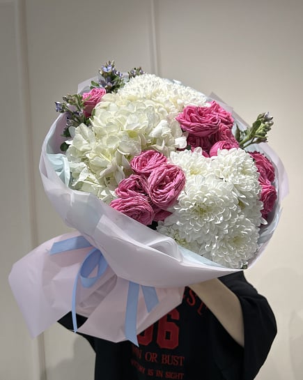 Нежный букет из пионовидных роз и гортензий с доставкой по Астане