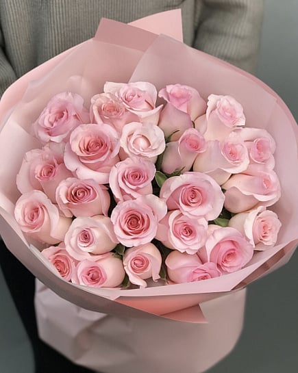 Varietal pink roses with delivery to Kostanay.