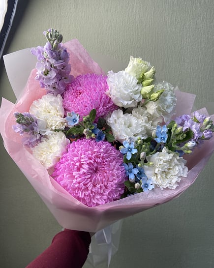 Круглый букет с эустомой и хризантемами with delivery to Astana