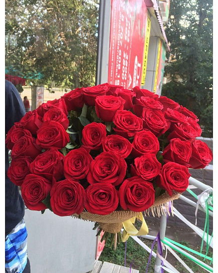 Букет из красных роз "Рубин" с доставкой по Алматы