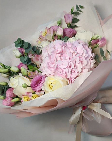 Bouquet Athena of hydrangea, lisianthus and roses with delivery to Almaty