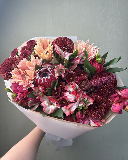 Букет из протеи, альстромерии и астильбы with delivery to Astana