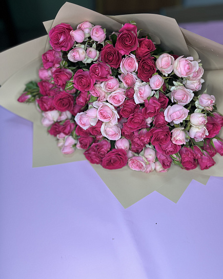 Spray roses with delivery to Kostanay.