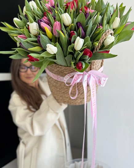101 MIX тюльпан в корзине  с доставкой по Астане