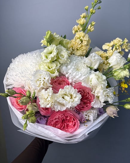 Зефирный микс с пионовидными розами с доставкой по Астане