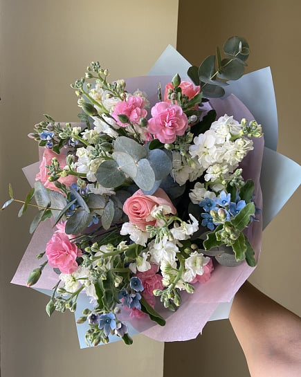 Пастельная гармония с розами и маттиолой с доставкой по Астане