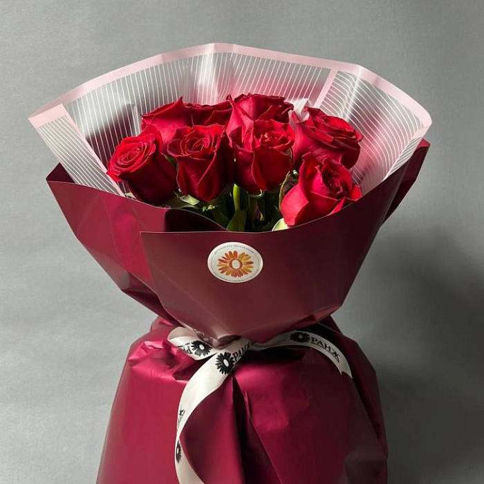 Bouquet of 9 red Dutch roses