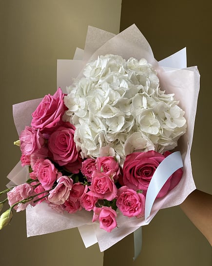 Белоснежная гортензия с розовыми розами with delivery to Astana