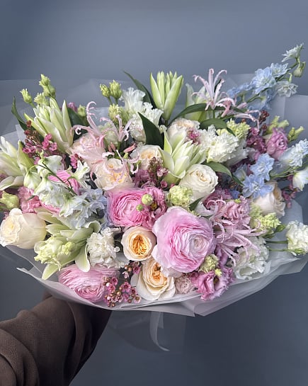 Нежный букет с ранункулюсом и розами с доставкой по Астане