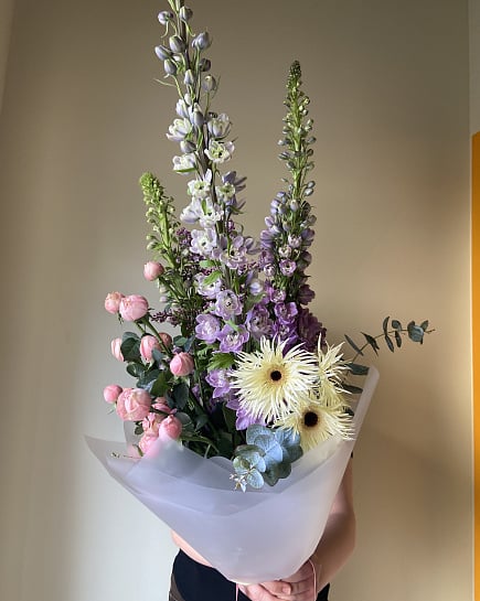 Сиреневый закат с дельфиниумом и розами с доставкой по Астане