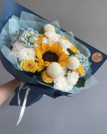 Солнечный микс с подсолнухом и гортензией with delivery to Astana