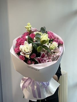 Розовое очарование с лилиями и эустомой