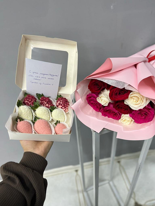 Set of roses with chocolate covered strawberries