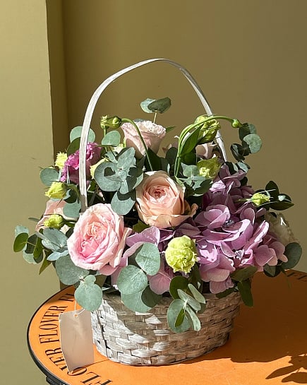 Розово-фиолетовый букет в корзине из лозы with delivery to Astana
