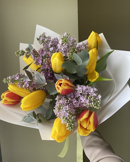 Солнечные тюльпаны с сиренью с доставкой по Астане