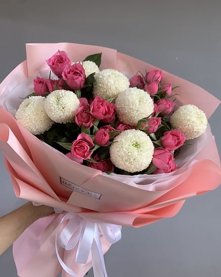 Зефирное облако из кустовых роз и хризантем with delivery to Astana