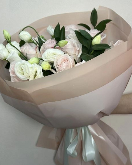 Bouquet Harmony of roses and lisianthus with delivery to Almaty