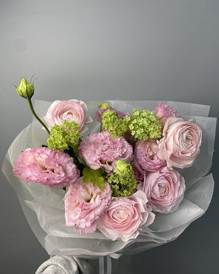 Нежный букет из ранункулюсов и эустомы с доставкой по Астане