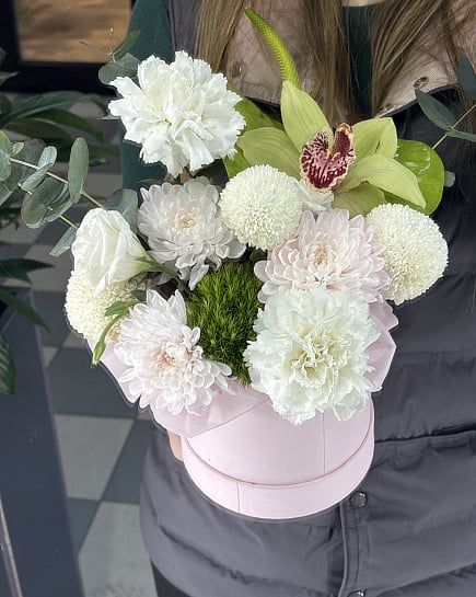 Белоснежная композиция с орхидеей с доставкой по Астане