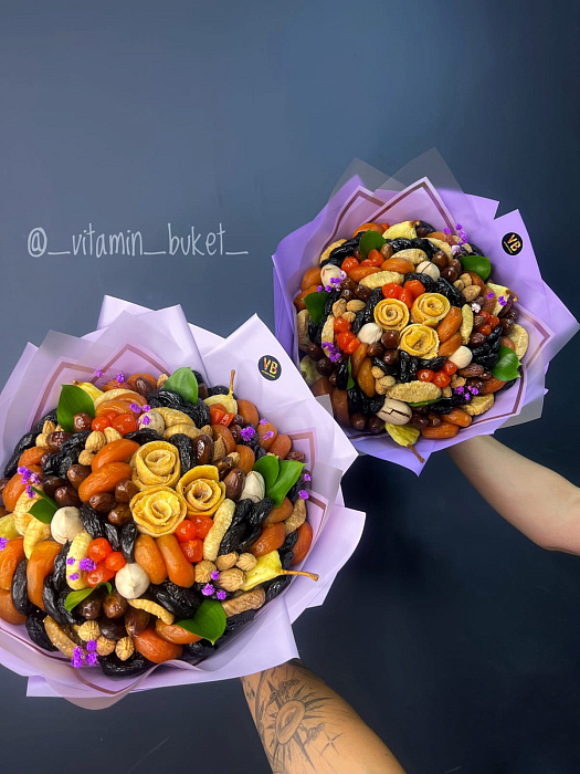 Bouquet of dried fruits 3 mangoes