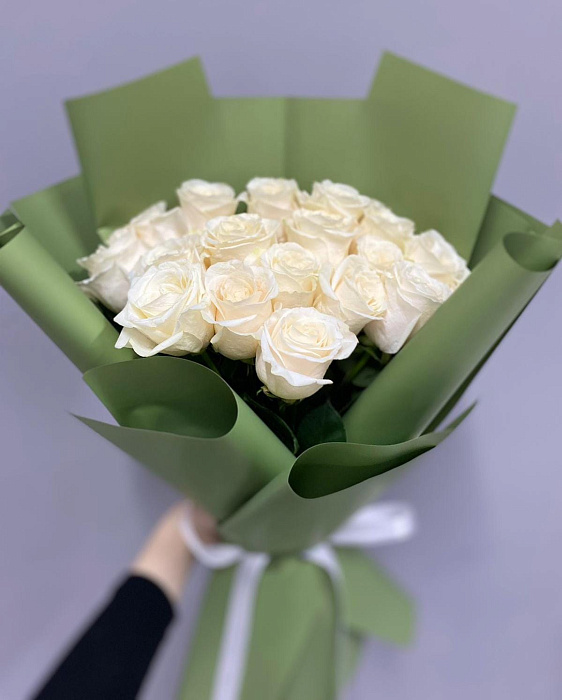 Bouquet of 21 white roses
