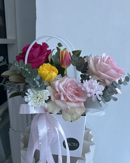 Весенний букет с розами и тюльпанами с доставкой по Астане