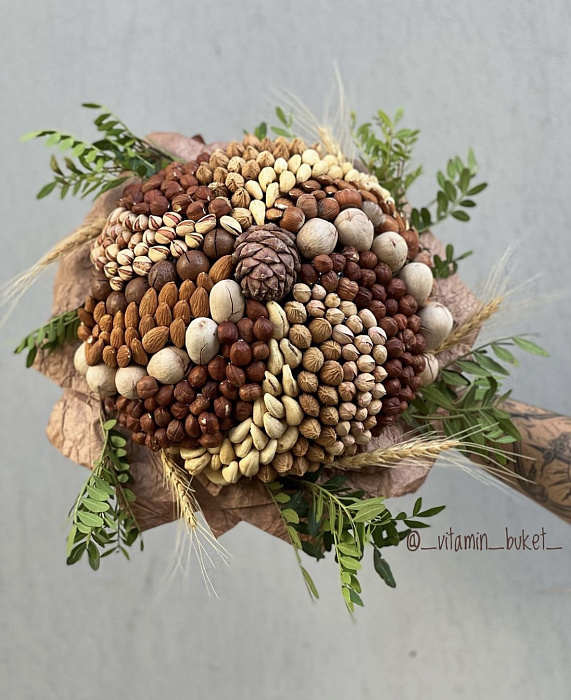 Bouquet of nuts