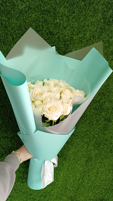 Bouquet of 25 white roses