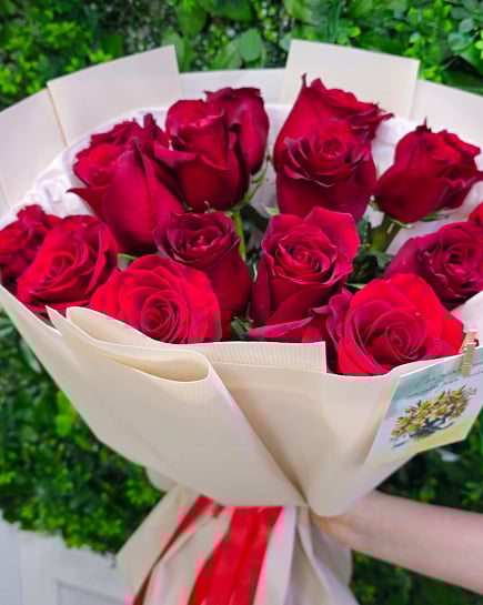 Классический букет красных роз с доставкой по Астане