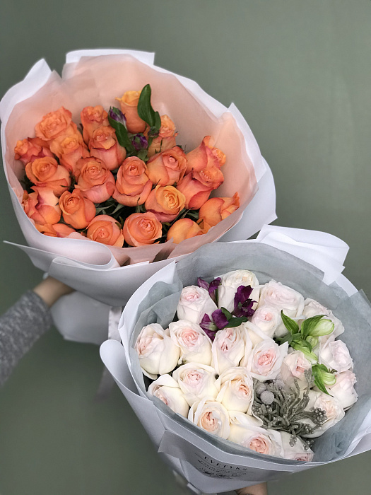 Mono bouquet of roses