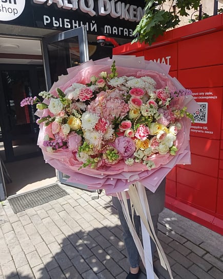 Розовое облако с пионовидными розами и гортензией with delivery to Almaty