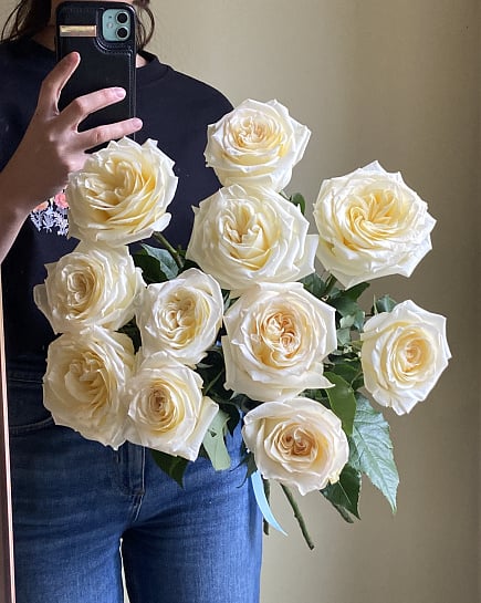 Белоснежная классика из пионовидных роз с доставкой по Астане