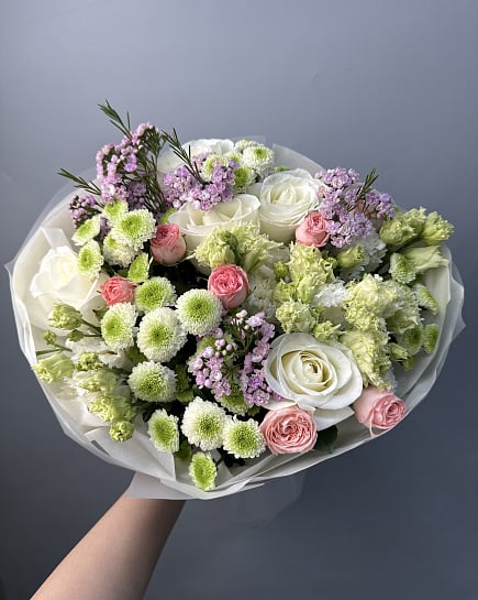 Зефирное облако из роз и хризантем с доставкой по Астане