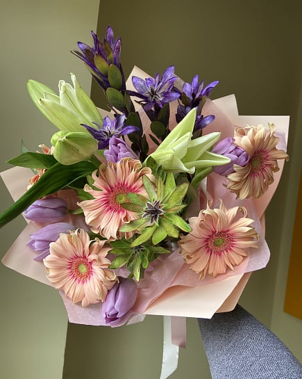 Весенний микс с лилиями и герберами с доставкой по Астане