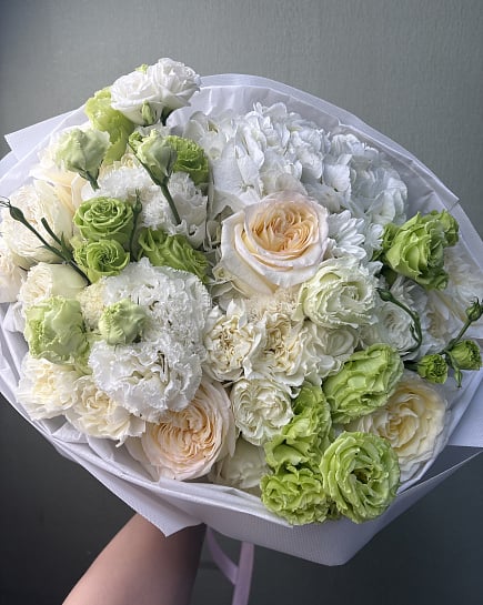 Белоснежная элегантность с пионовидными розами with delivery to Almaty