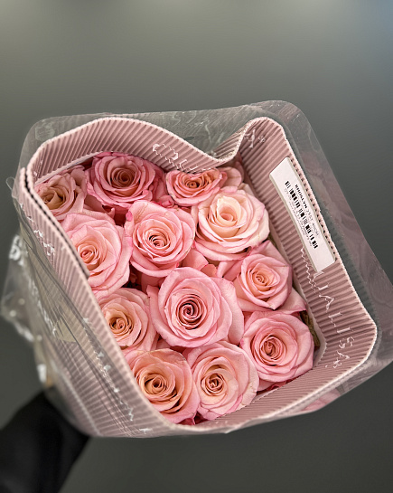 Roses in a pack of 25 pcs (to the florist's taste) with delivery to Almaty