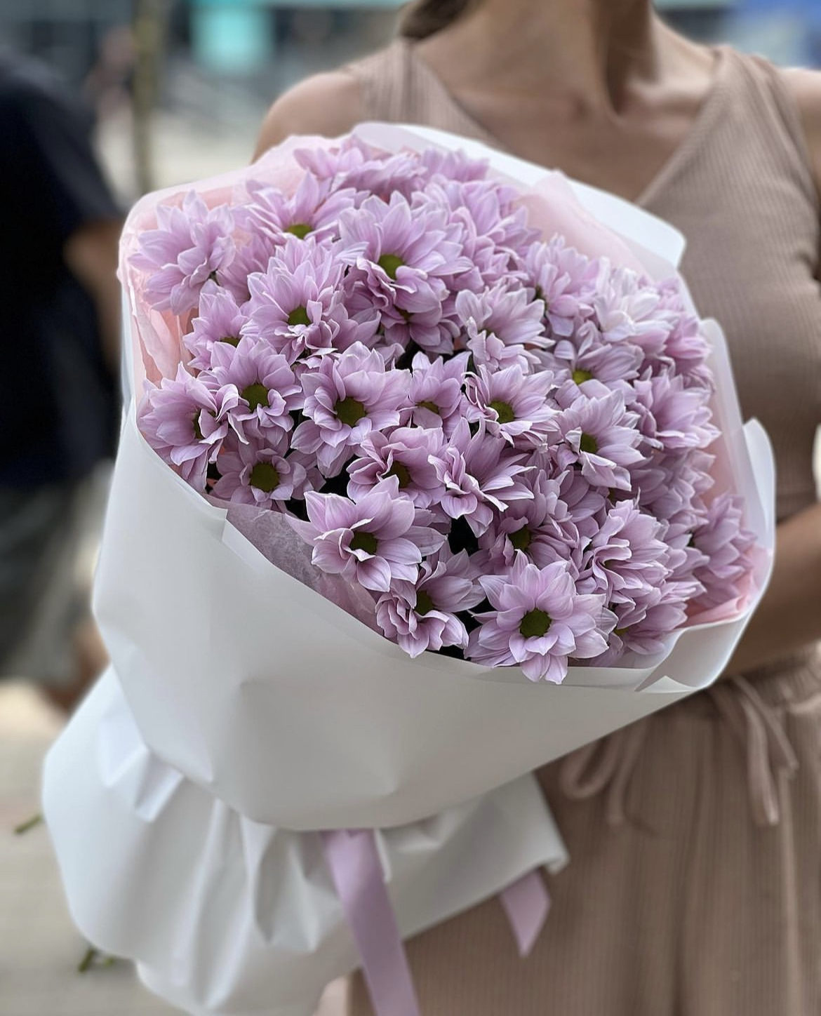 Inexpensive bouquet of chrysanthemums