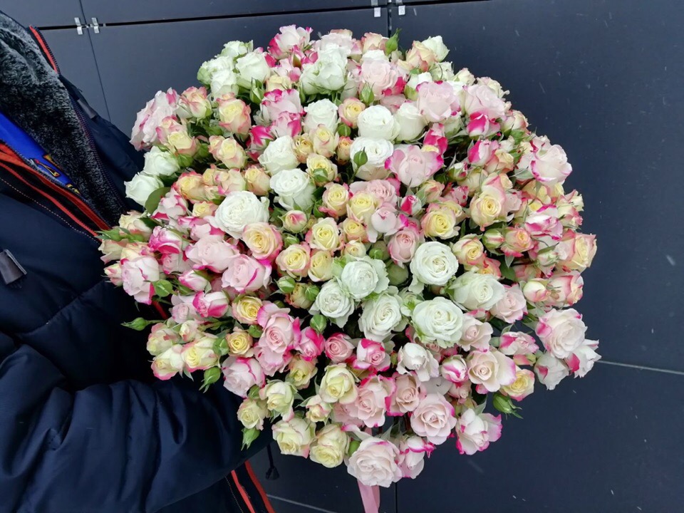 Mixed bouquet of roses Air cloud