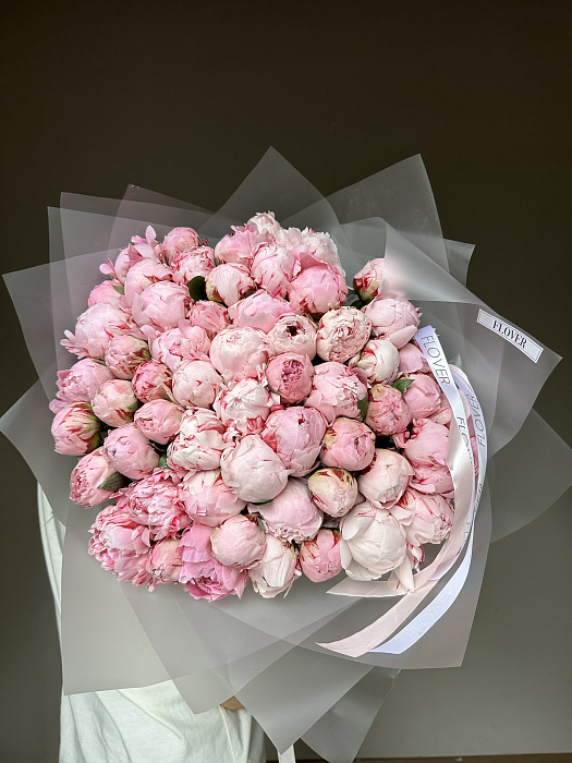 75 розовых пионов